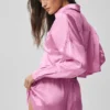 „Silk Luminous“ kurzes Langarmshirt mit Knopfleiste – Candy Heart Pink