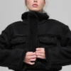 „Snowfall“-Kurzjacke aus Kunstlammfell – Schwarz