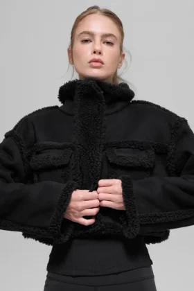 „Snowfall“-Kurzjacke aus Kunstlammfell – Schwarz