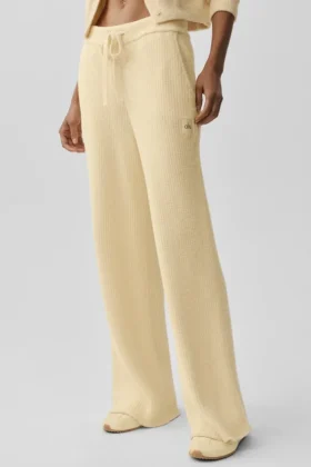 Snuggle Up Pullover – High-Waist Hose mit weitem Bein – Candlelight Yellow
