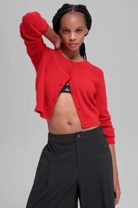 „Snuggle up“ Pullover, kurz geschnittene Strickjacke – Bright Red