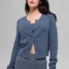 Snuggle Up Pullover – Kurzer Cardigan – Bluestone