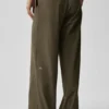 Suit Up Hose (lang) – Olive Tree