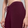 Supernatural Pullover Hose – Burgunderrot