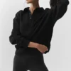 „Take It Easy“ Langarmshirt-Henley-Pullover – Schwarz