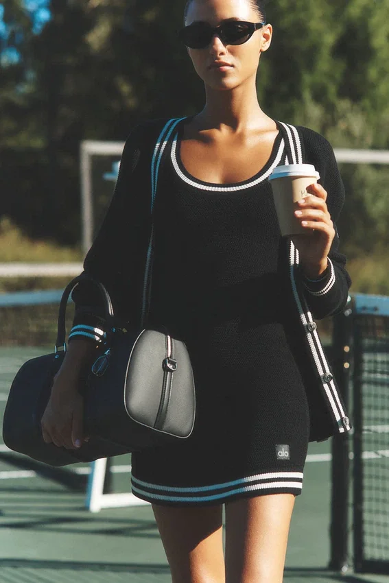 Tennis-Club-Pullover-Kleid – Schwarz/Elfenbein