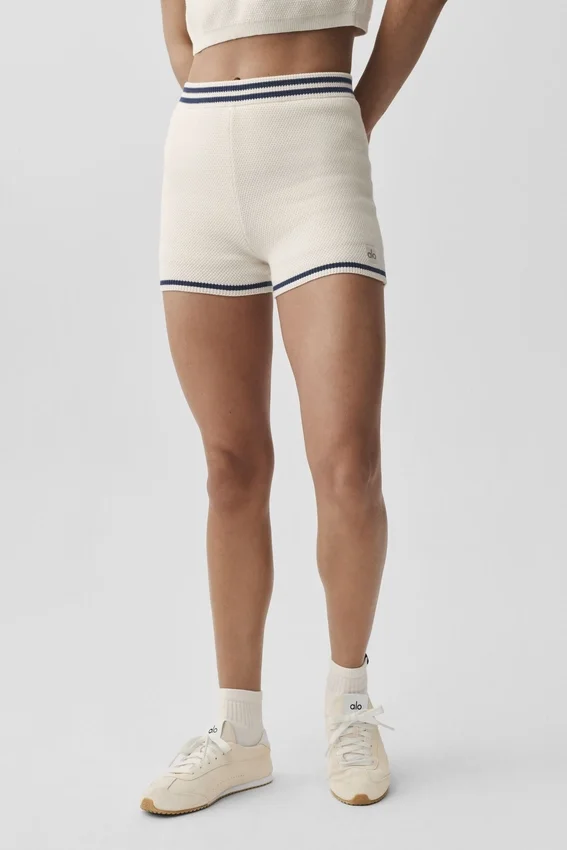 Tennis Club Pullover Knit Hot Short – Elfenbein/Marineblau