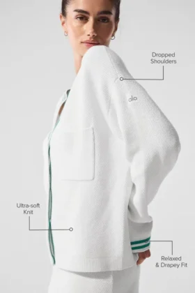 Tennis Club Pullover – Weiß/Fichtengrün