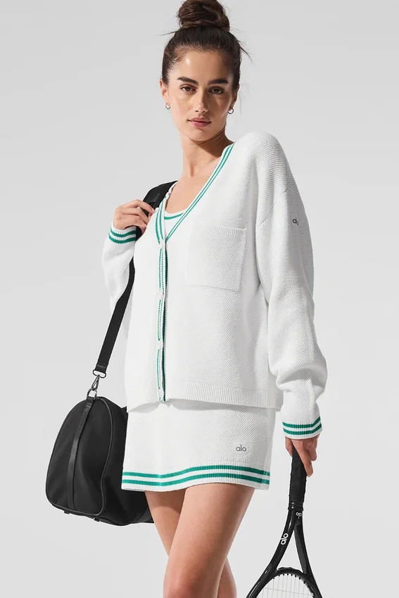 Tennis Club Pullover – Weiß/Fichtengrün