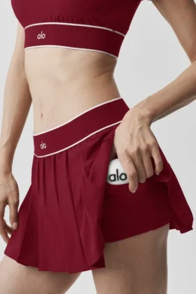 Tennisrock „Amp It up“ mit niedriger Leibhöhe – Summer Romance Red