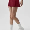 Tennisrock „Amp It up“ mit niedriger Leibhöhe – Summer Romance Red