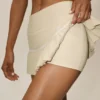 Tennisrock „My Serve“ aus Baumwolle und Kaschmir mit High-Waist-Taille – Sandy Beige/Weiß