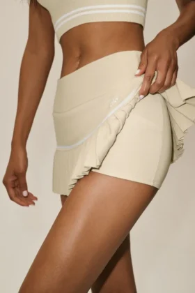 Tennisrock „My Serve“ aus Baumwolle und Kaschmir mit High-Waist-Taille – Sandy Beige/Weiß