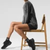 Unisex-Pullover „New Class“ aus Wolle und Kaschmir mit Rundhalsausschnitt – Platingrau