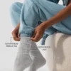 Unisex-Socken aus Wolle und Kaschmir mit leichtem Frost-Effekt – Hellgrau meliert/Elfenbein