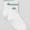 Unisex-Socken im Retro-Stil (Halb-Crew) – Weiß/Kleegrün
