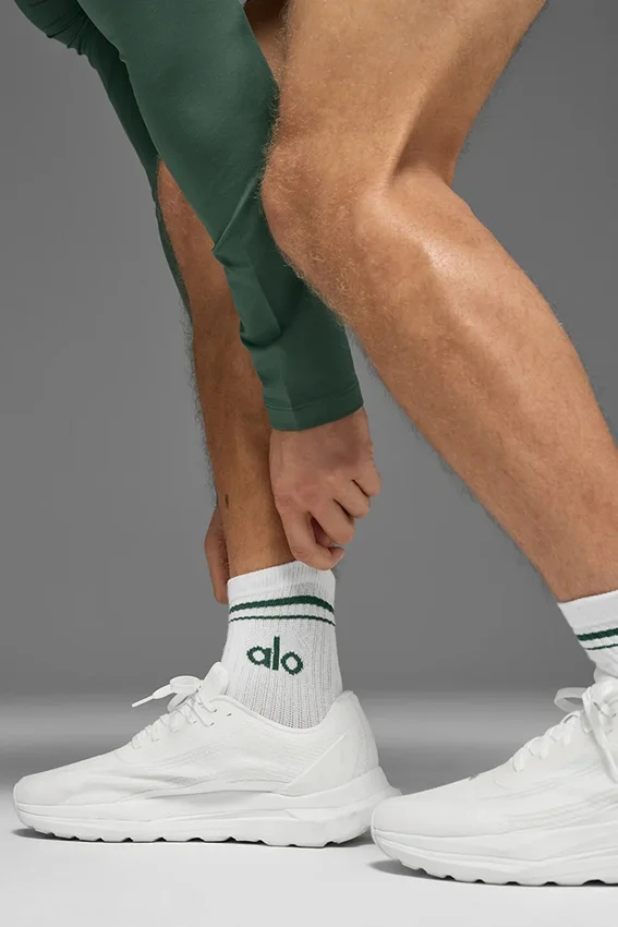 Unisex-Socken im Retro-Stil (Halb-Crew) – Weiß/Kleegrün