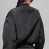 Urbanite-Bomberjacke aus Kunstfell – Schwarz/Elfenbein