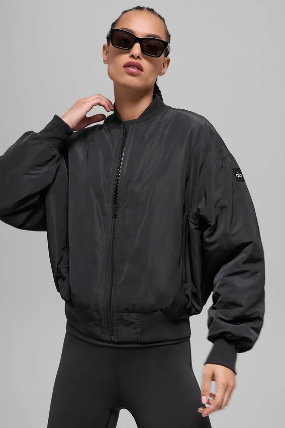 Urbanite-Bomberjacke aus Kunstfell – Schwarz/Elfenbein