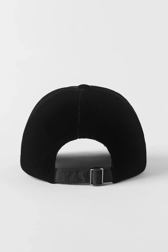 Velvet Off-Duty Cap – Schwarz