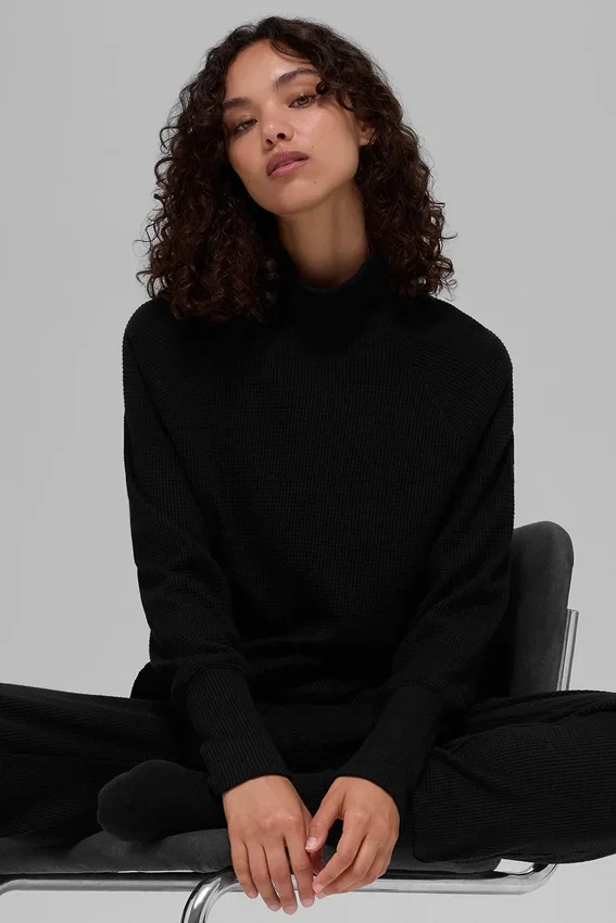 Waffle Weekend Escape Mock Neck Langarmshirt – Schwarz