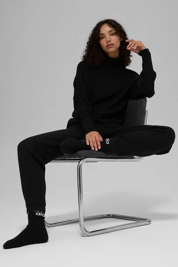 Waffle Weekend Escape Mock Neck Langarmshirt – Schwarz