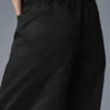 Wanderlust-Hose mit weitem Bein – Schwarz