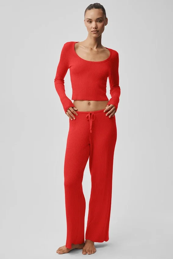 Weite Hose mit mittlerer Leibhöhe aus Pullover-Strick – Unwind – in leuchtendem Rot