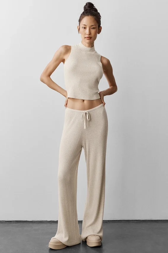 Weite Hose mit mittlerer Leibhöhe im Pullover-Strick-Look – Hafergrau meliert