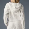 Winter Bliss Hoodie mit Zopfmuster – Elfenbein