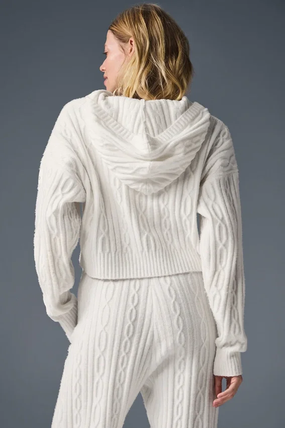 Winter Bliss Hoodie mit Zopfmuster – Elfenbein