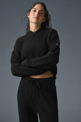 Winter Bliss Hoodie mit Zopfmuster – Schwarz