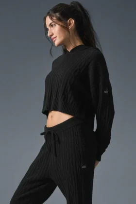 Winter Bliss Hoodie mit Zopfmuster – Schwarz