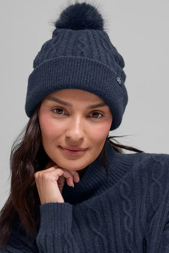 Winter Bliss-Mütze im Zopfmuster – Marineblau