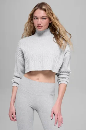 Winter Bliss Rollkragenpullover mit Zopfmuster, kurz geschnitten, mit Langarmshirts – Athletic Heat