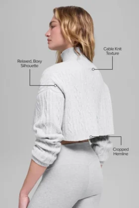 Winter Bliss Rollkragenpullover mit Zopfmuster, kurz geschnitten, mit Langarmshirts – Athletic Heat