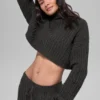 Winter Bliss Rollkragenpullover mit Zopfmuster, kurz geschnitten, mit Langarmshirts – Dark Heather