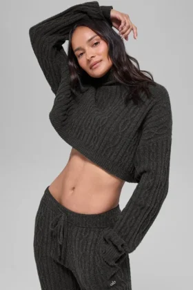 Winter Bliss Rollkragenpullover mit Zopfmuster, kurz geschnitten, mit Langarmshirts – Dark Heather