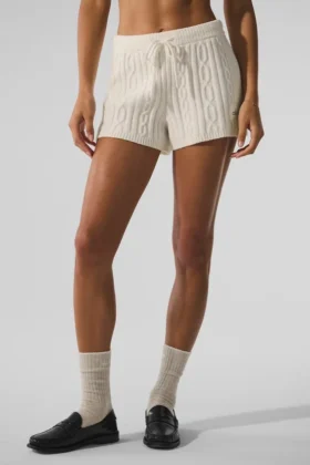 Winter Bliss Shorts mit Zopfmuster – Elfenbein