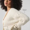 Winter Bliss Strickjacke mit Zopfmuster – Elfenbein