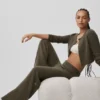 Woll-Kaschmir-High-Waist-Hose mit weitem Bein aus der „New Class“-Kollektion – Olive Tree