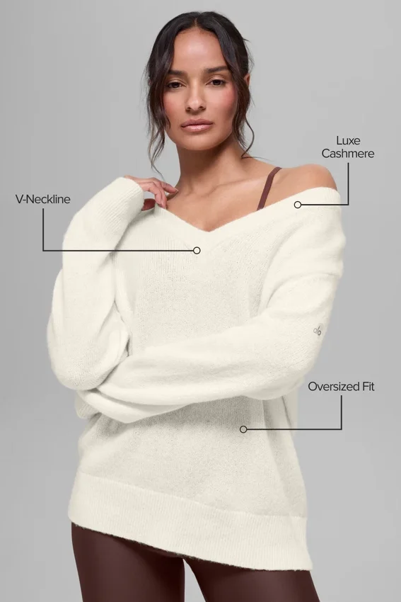 Woll-Kaschmir-Pullover „New Class“ mit V-Ausschnitt in Oversize-Passform – Elfenbein