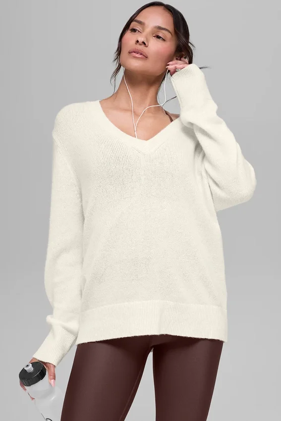 Woll-Kaschmir-Pullover „New Class“ mit V-Ausschnitt in Oversize-Passform – Elfenbein