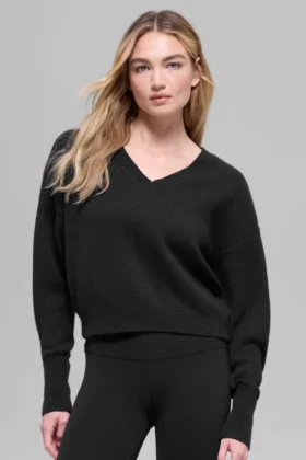 Woll-Kaschmir-Pullover „New Class“ mit V-Ausschnitt – kurz geschnitten – Schwarz