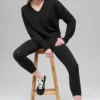 Woll-Kaschmir-Pullover „New Class“ mit V-Ausschnitt – kurz geschnitten – Schwarz
