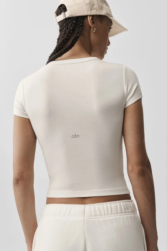 Zeitloses T-Shirt – Elfenbein